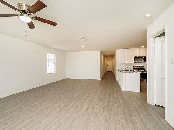 3rd image of 1221 White Willow