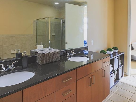 4th image of 711 Cosmopolitan Dr #602