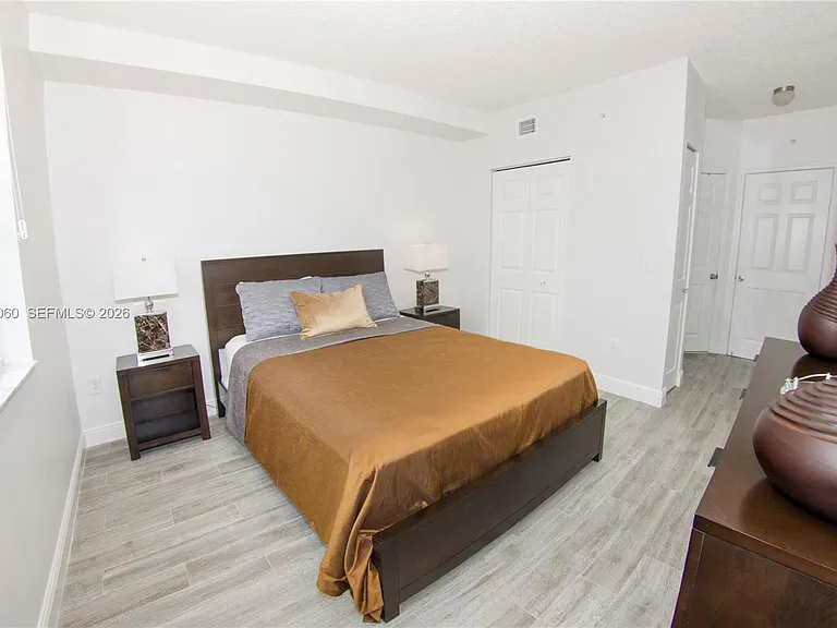 17150 N Bay Rd #2408 — Photo 23