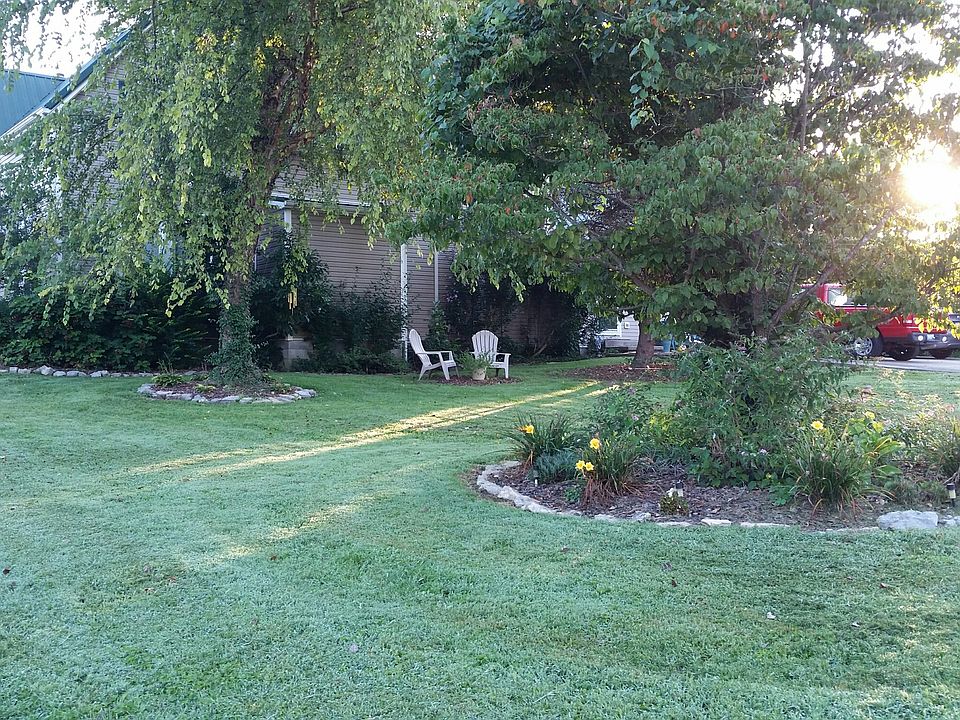 2nd image of 105 S Locust Dr