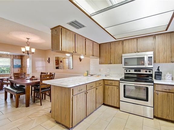 3rd image of 17122 Orangewood Dr