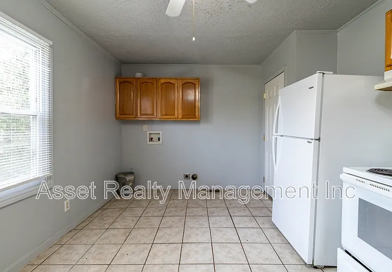 218 W Columbia Ave — Photo 10