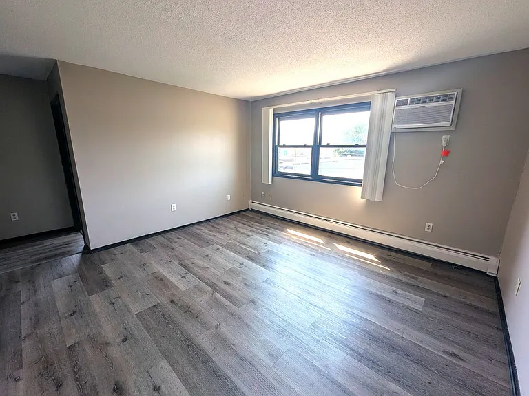 3100 Girard Ave S — Photo 27