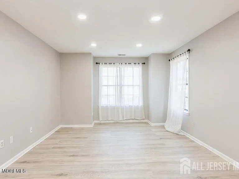 1101 Stoneridge Cir — Photo 9