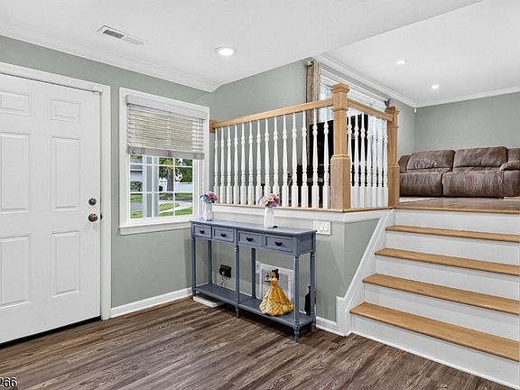 4th image of 2 Braemar Cir