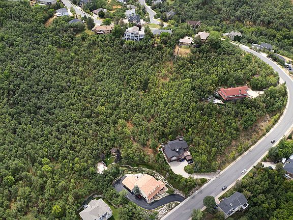 2nd image of 2461 Maple Hills Dr