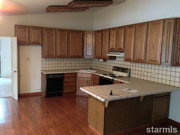 5th image of 542 Cayuga Cir