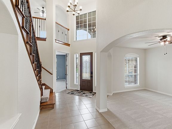 4th image of 404 Sodbury Ct