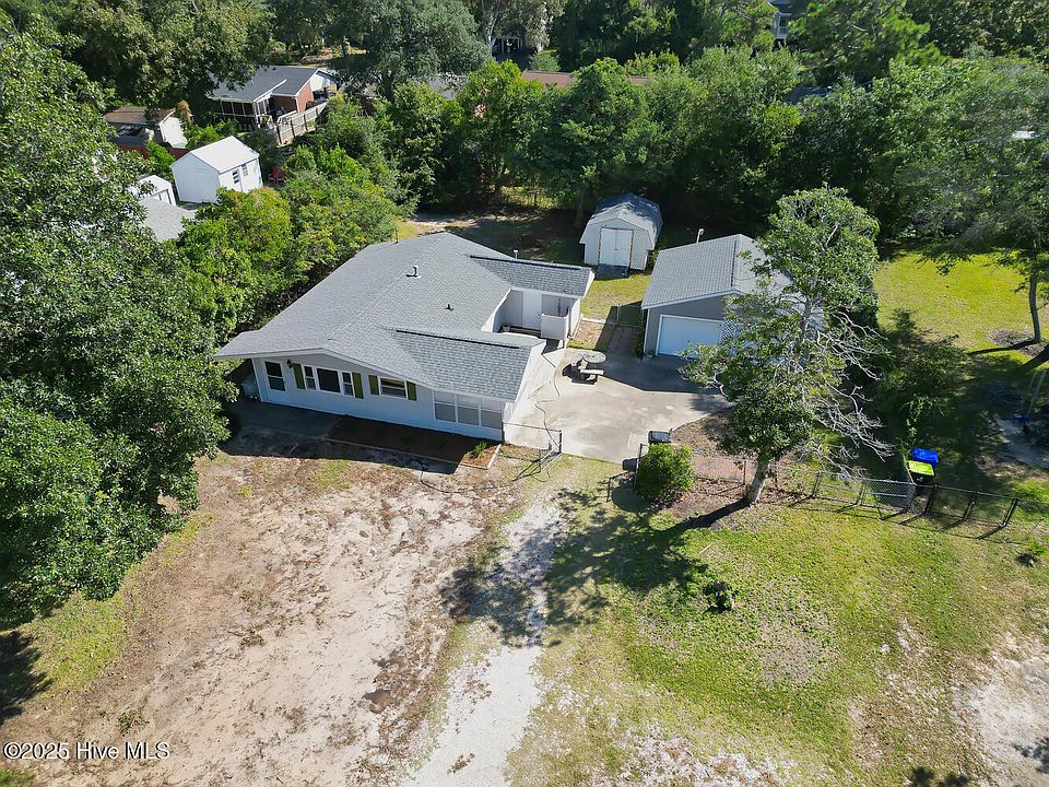 1st image of 424 Trott Street
