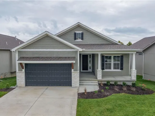 1132 SW Whitby Dr, Lees Summit, MO 64083