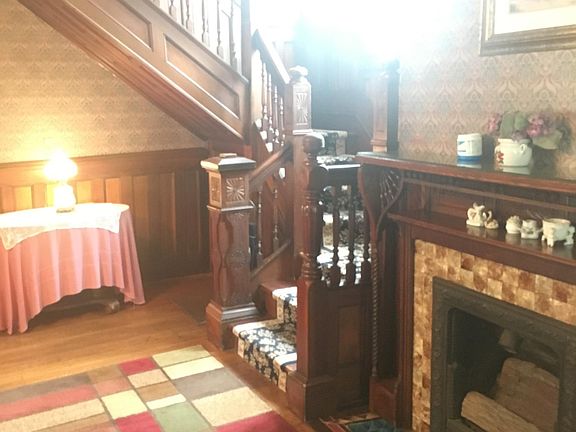 Huge foyer with private study area 
Fireplace 
Natural wood interior 
Lots of space!