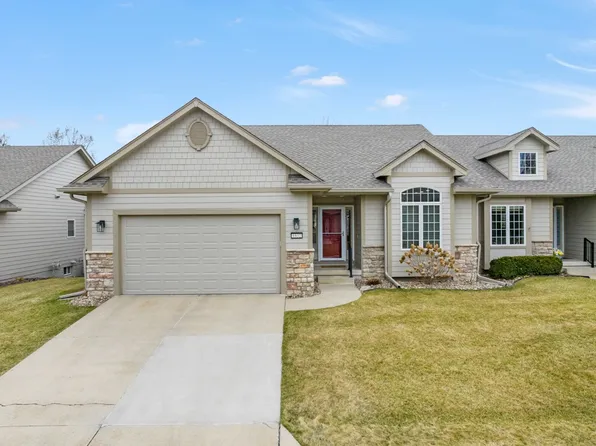 8932 Stonepointe Ln, Johnston, IA 50131