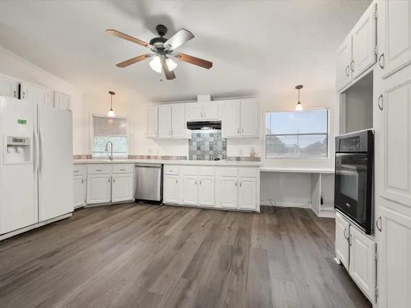1308 Vinewood Dr, Mansfield, TX 76063