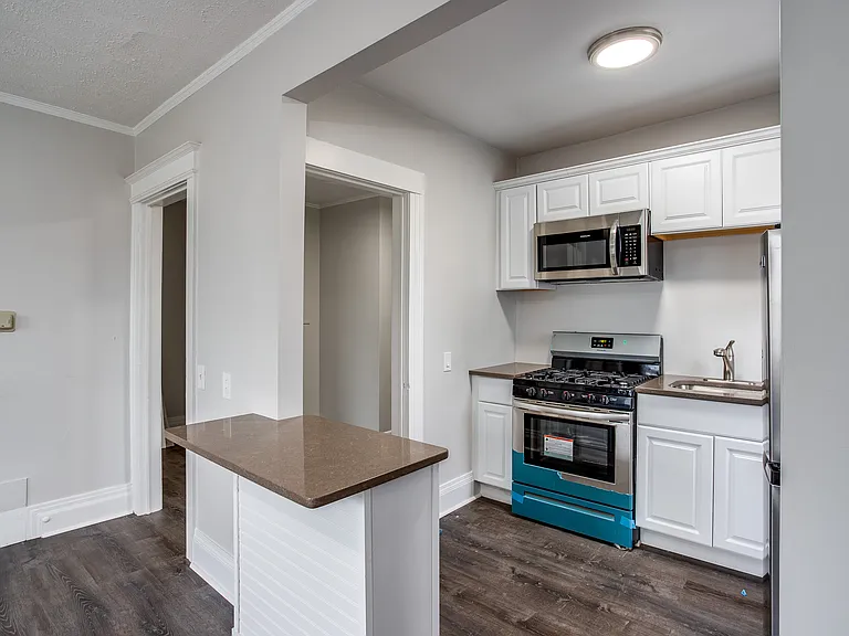 395 University Ave #2 — Photo 9
