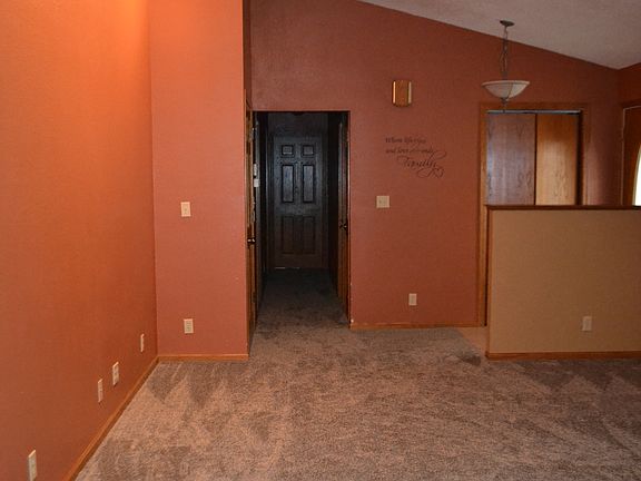 2nd image of 1204 Dewey St