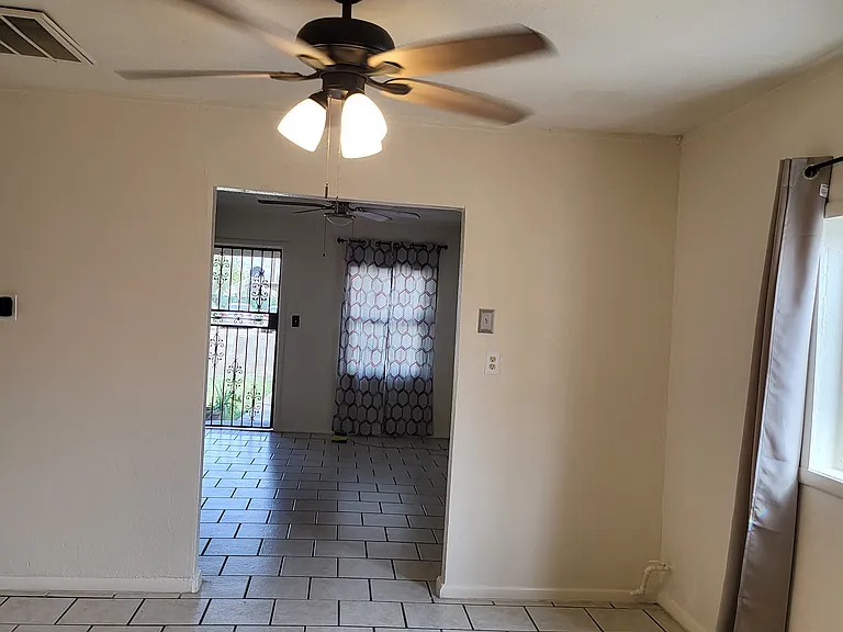 2117 W Hadley St — Photo 30