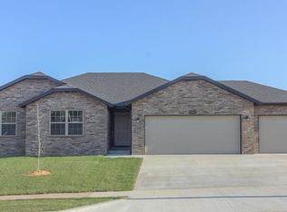 1927 W Hill St, Springfield, MO 65803