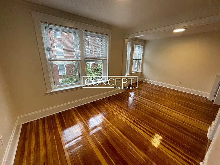 8 Barrows St #3 — Photo 1