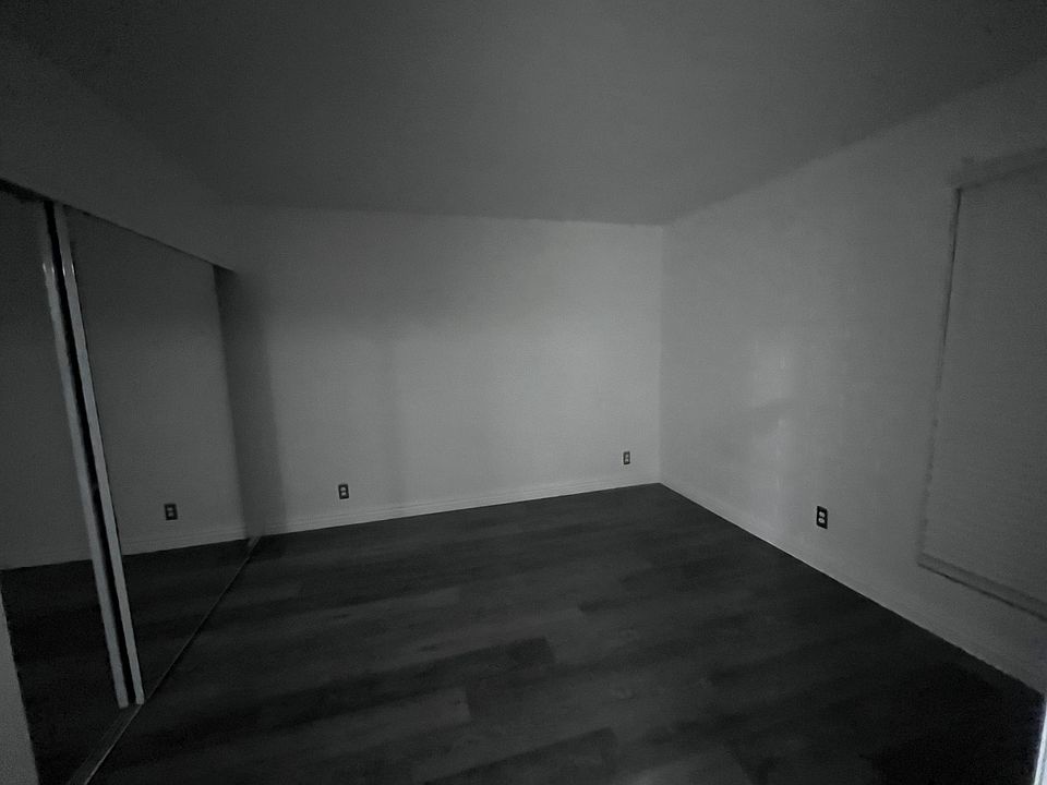 Building Photo 4