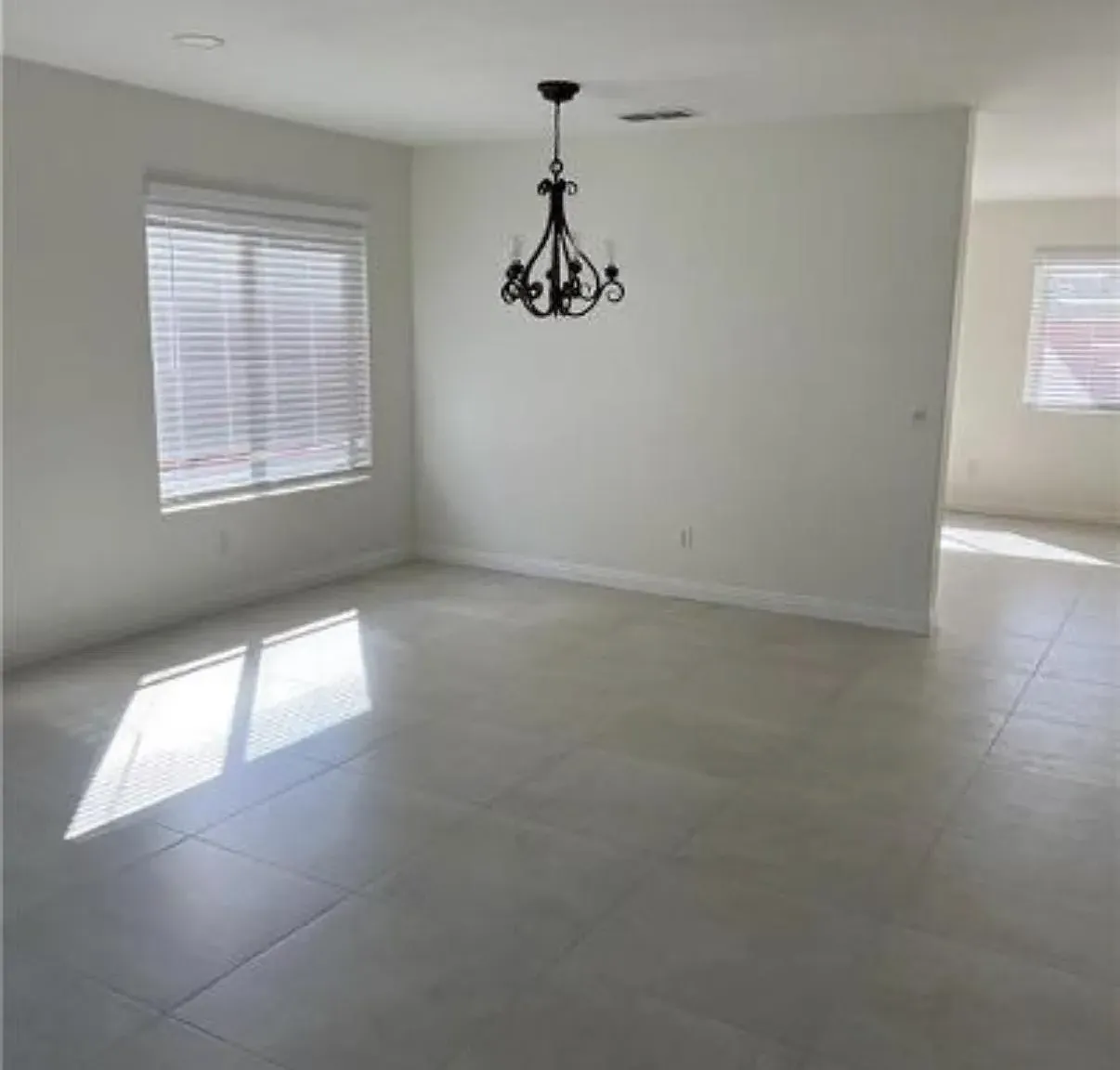 4 bed, 2.5 bath, 2146 sqft, $4,000 — Photo 2
