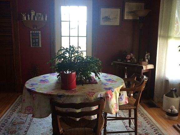 DR w/entrance to back deck