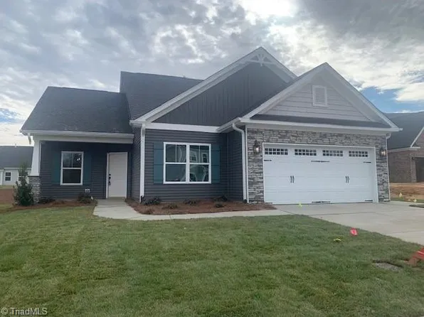 7462 Buckview Ct, Kernersville, NC 27284