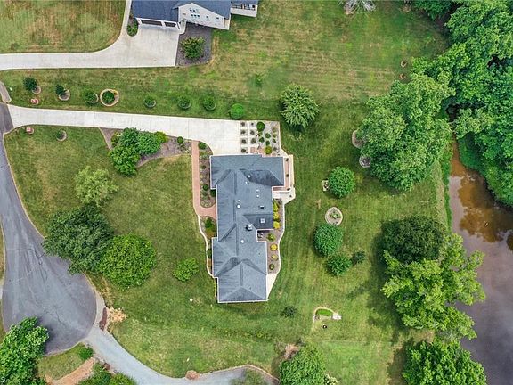 2nd image of 2609 Farmpond Ct
