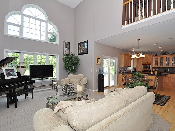 2nd image of 2113 Tallgrass Cir