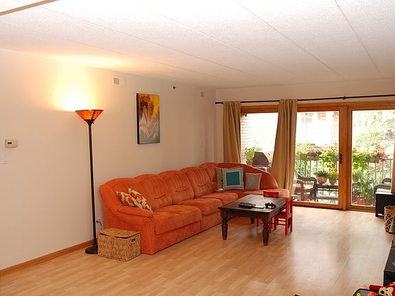 3rd image of 480 E Montrose Ave APT 207