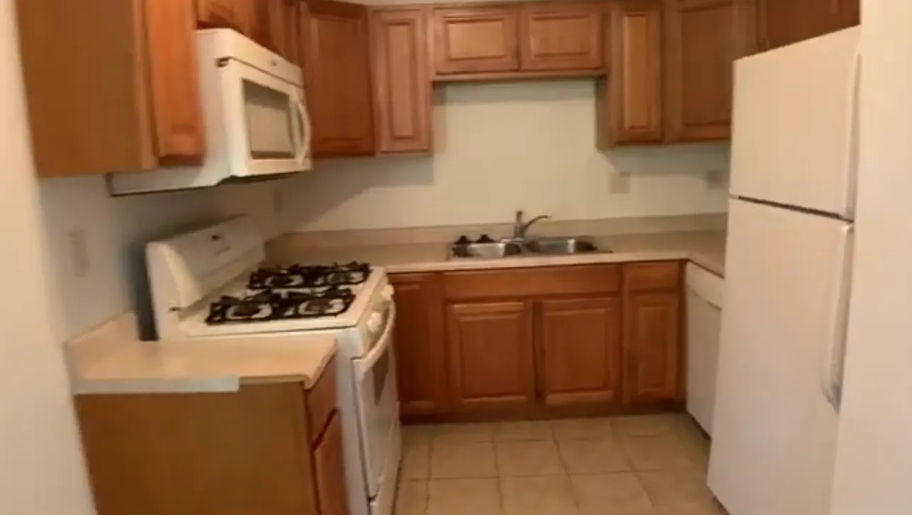 103 Highland Place - 4 — Photo 3