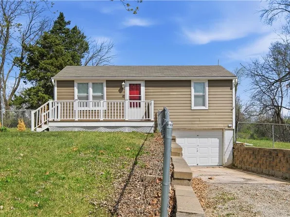 6200 NE Russell Rd, Kansas City, MO 64117