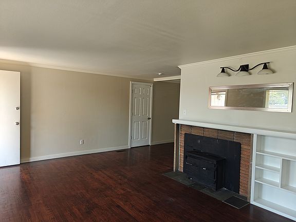 5th image of 3710 S 192nd St