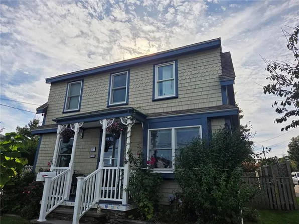 37 Eustis Ave, Newport, RI 02840