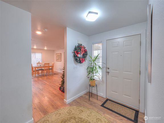 4th image of 909 Bathke Avenue