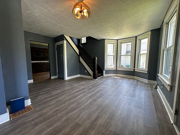 5th image of 8232 Mercer St #1