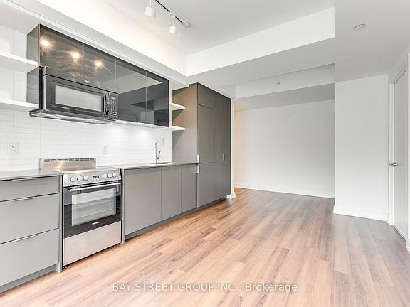 4th image of 6 Parkwood Ave #302