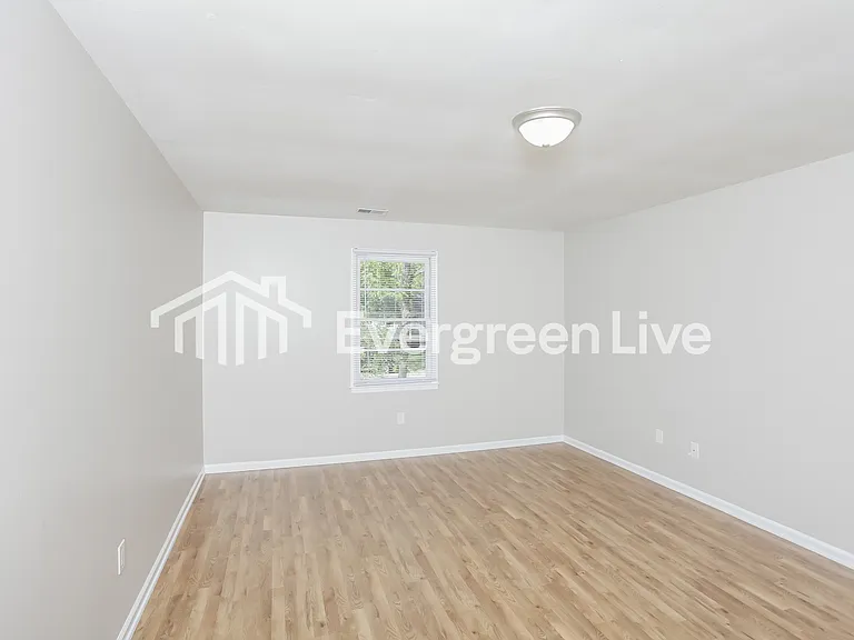 572 Parlock Rd — Photo 9