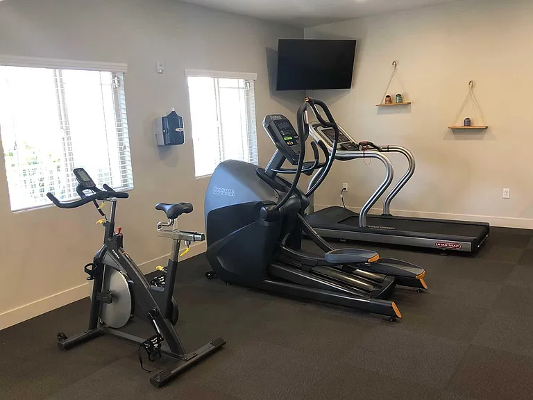 Mission Hills Commons — Photo 39