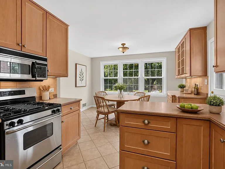 6035 Chatsworth Ln — Photo 6