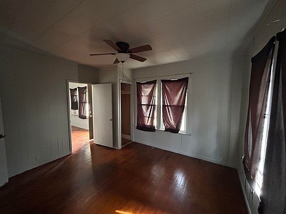3rd image of 411 N Rush Ave