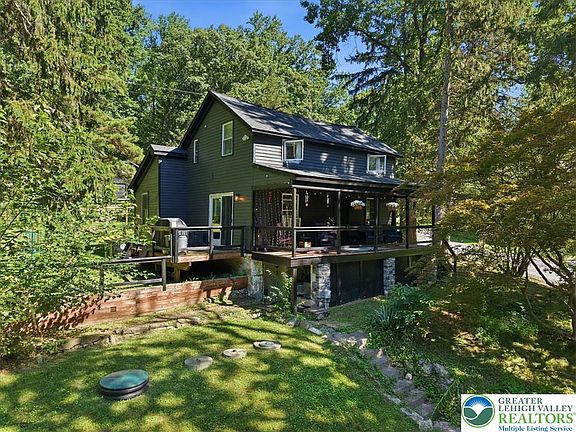 2nd image of 1408 Fox Gap Rd