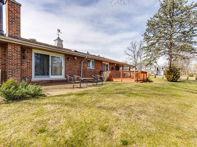 1447 Carol Ln — Photo 35