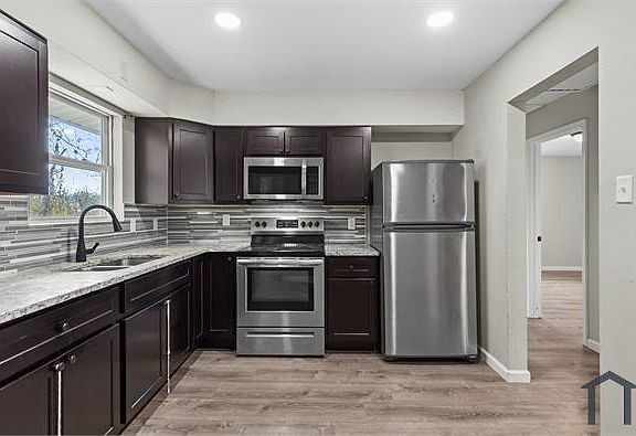 5th image of 212 Estridge Rd