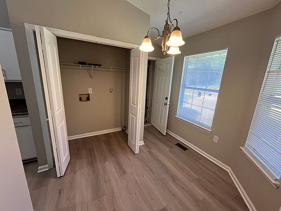 4th image of 3460 Wilmington Dr