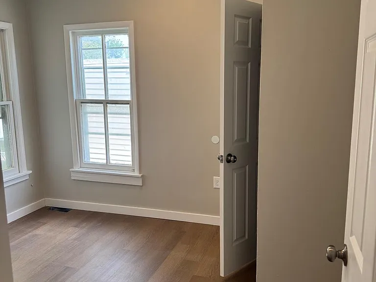 231 Roosevelt Ave — Photo 13