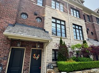 2025 Queensborough Gate, Mississauga, ON L5M 0Y1