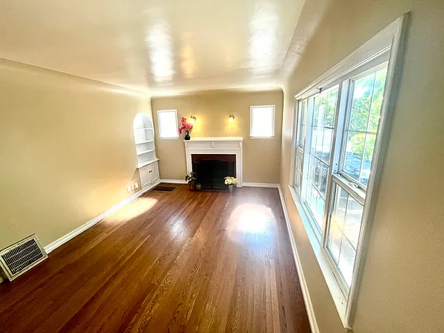 485 E Taylor St — Photo 2