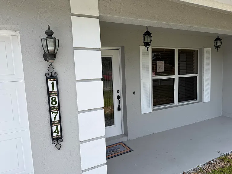 1874 SW Capehart Ave — Photo 3