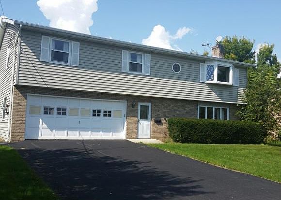1st image of 807 Oak Hill Ave