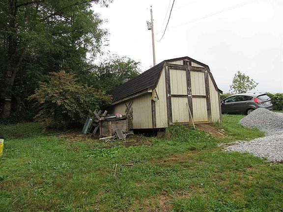 4th image of 1177 Honey Bear Way